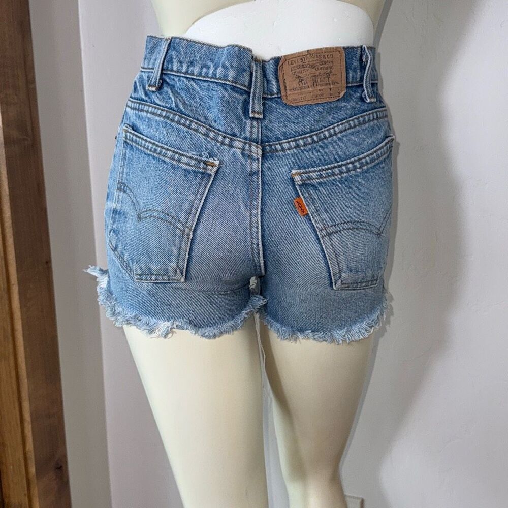 Vintage 70’s 80’s Orange Tab Light Wash Levis Student Fit Cut Off Shorts Size 28
